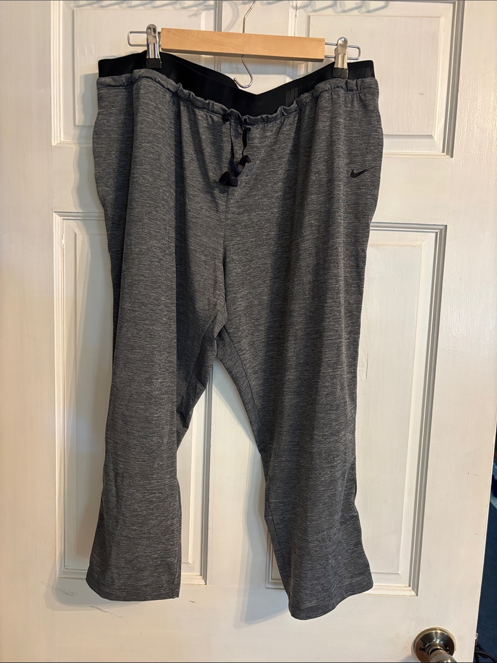 Nike Women's Heather Gray Elastic Waist capris dri fit